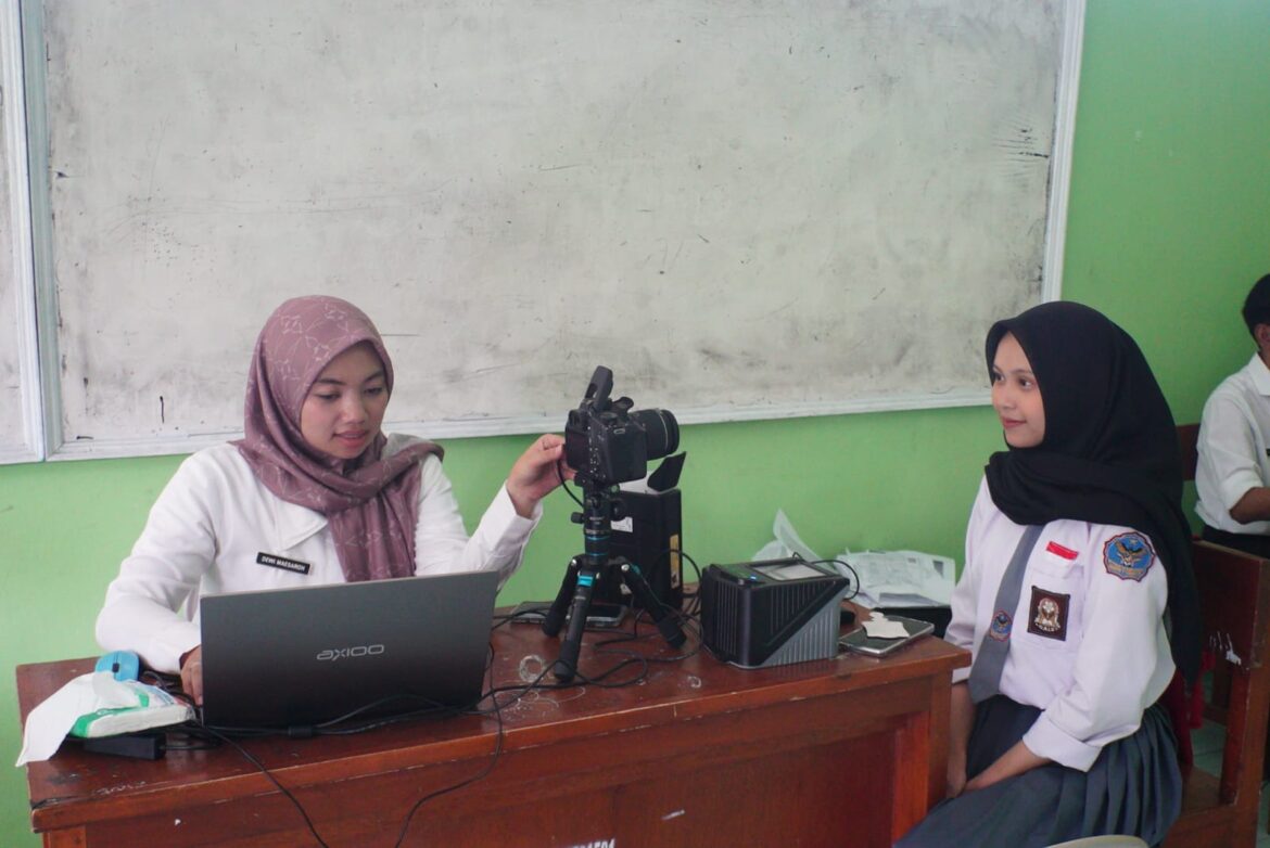 Disdukcapil Lakukan Perekaman e-KTP Bagi 207 Siswa SMKN 1 Garut