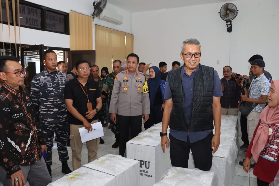 Kapolres Cirebon Kota Hadiri Rakor Penertiban APK dan Pengecekan Pendistribusian Logistik Bersama Forkopimda