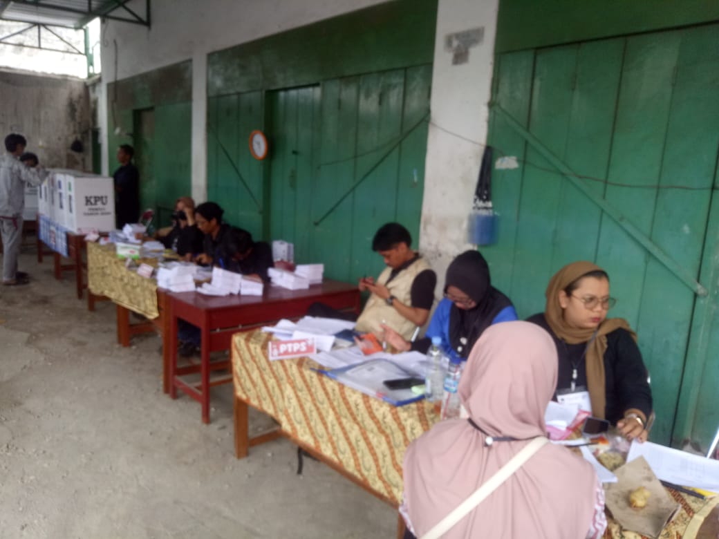 Antusias Warga Pulasaren Barat Berbondong-Bondong Menuju TPS Untuk Melaksanakan PEMILU Thn 2024