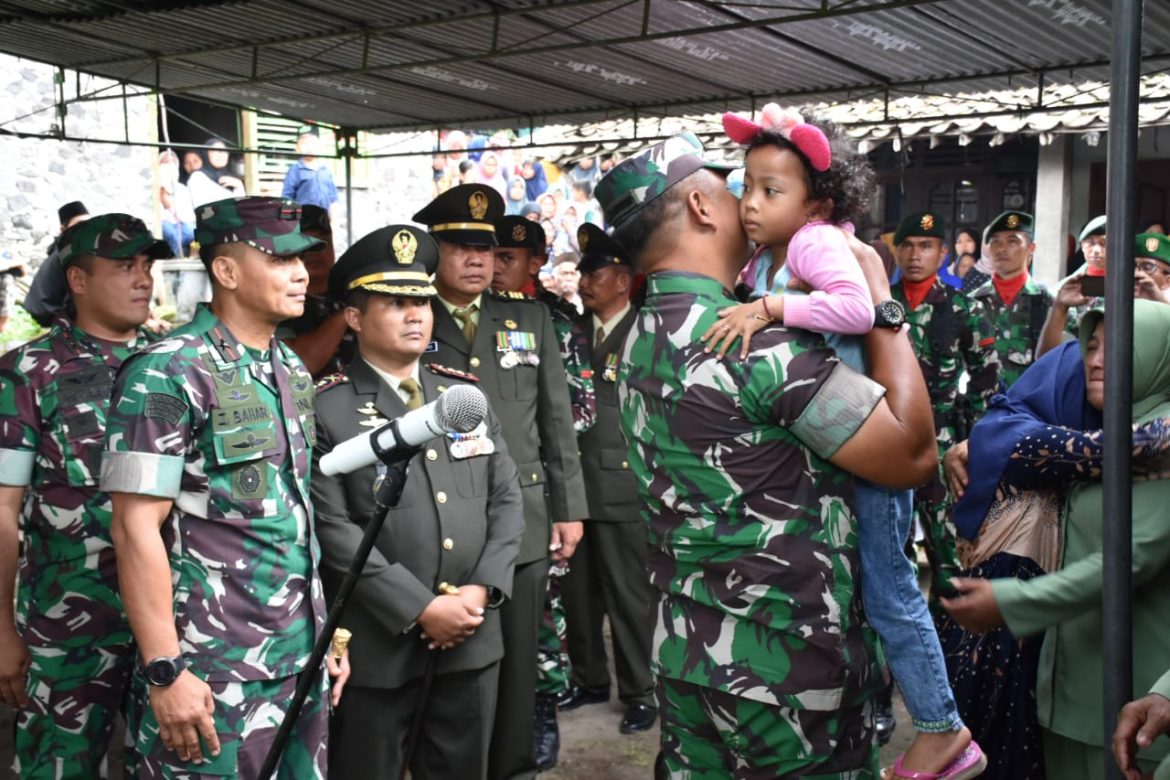 Danrem 072/Pamungkas Dampingi Pangdam IV/Diponegoro Hadiri Pemakaman Militer Almarhum Serda Suharyanto