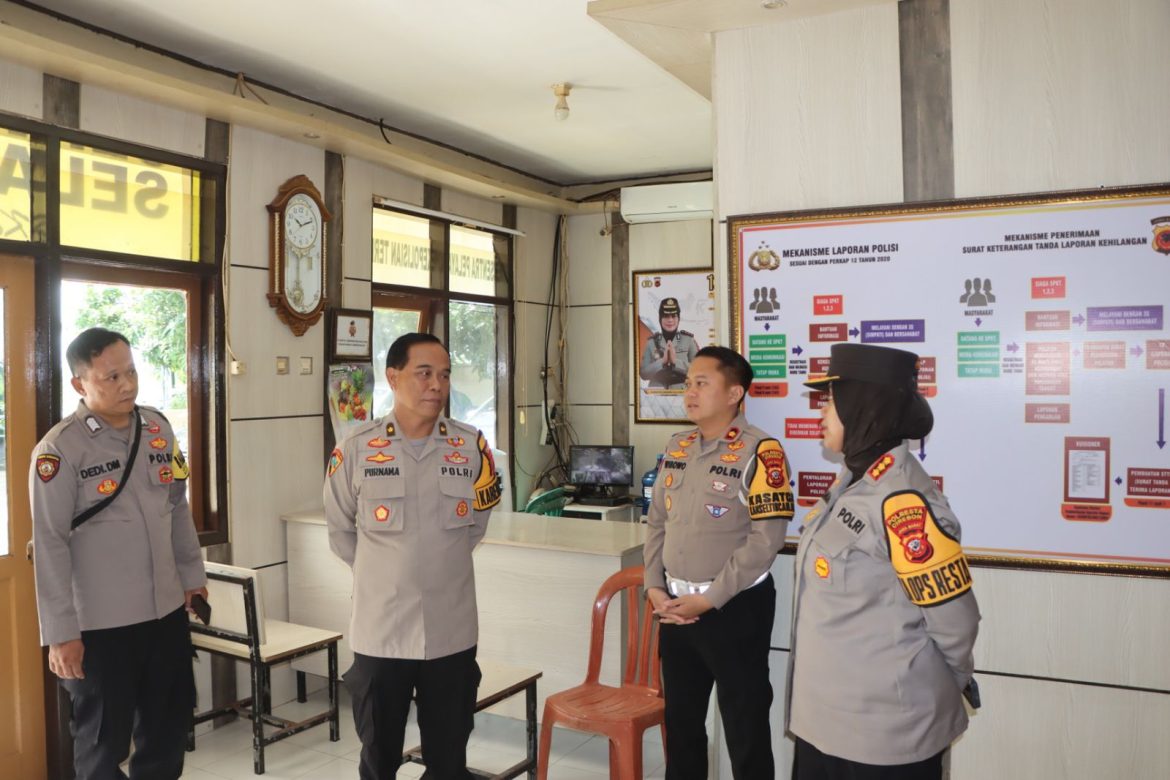 Kapolresta Cirebon Pimpin Pengecekan Polsek Susukan Lebak