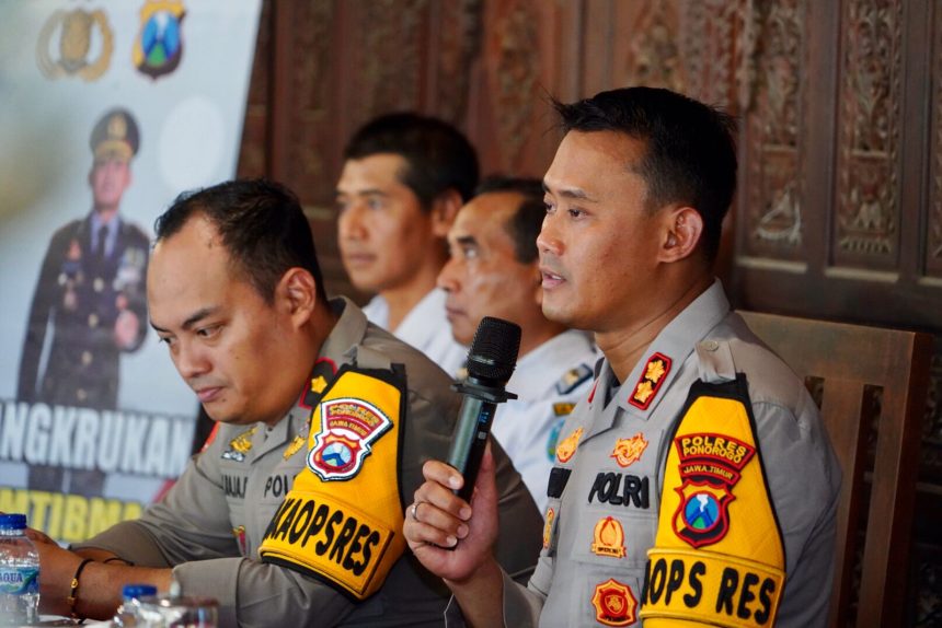 Pasca Coblosan Pemilu 2024, Polres Ponorogo Gelar Cangkrukan Bersama Warga Balong