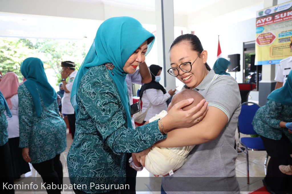 Ketua Tim PKK Penggerak Kabupaten Pasuruan Ajak Seluruh Orang Tua Untuk Berikan Imunisasi Polio Tahap Dua