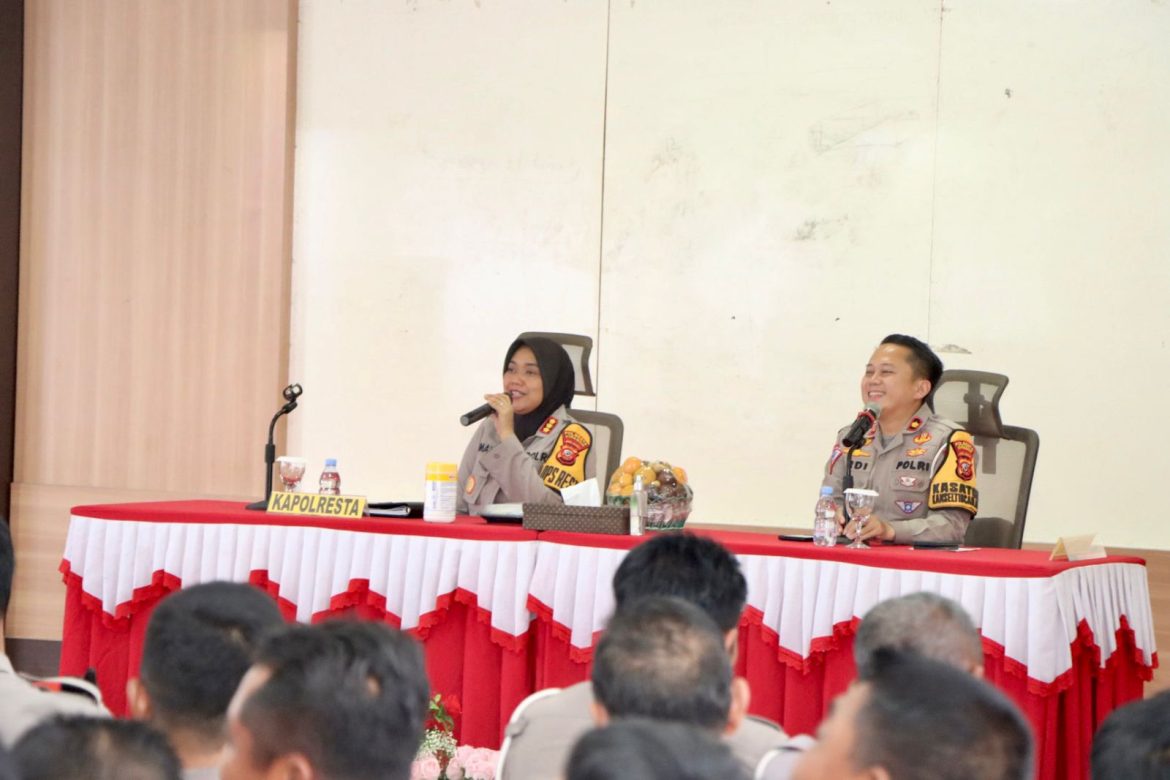Kapolresta Cirebon Berikan Pengarahan ke Jajaran Satuan Lalu Lintas Polresta Cirebon