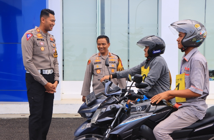 Kapolres Tuban Kunjungi Kantor Satpas, Pastikan Tak Ada Pungli