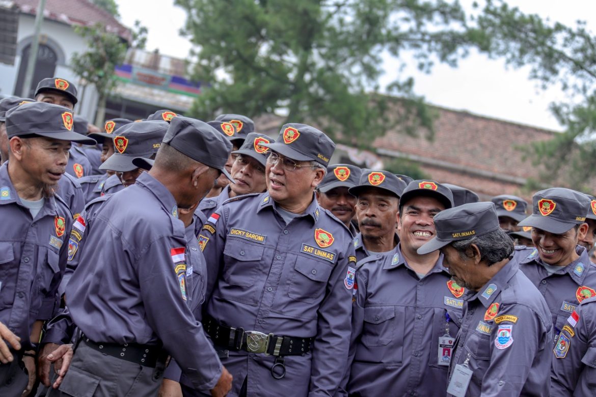 Gelar Apel Satlinmas, Pj Walikota Cimahi Berharap 1.870 Memahami Tugas Kewajiban Mensukseskan Pesta Demokrasi