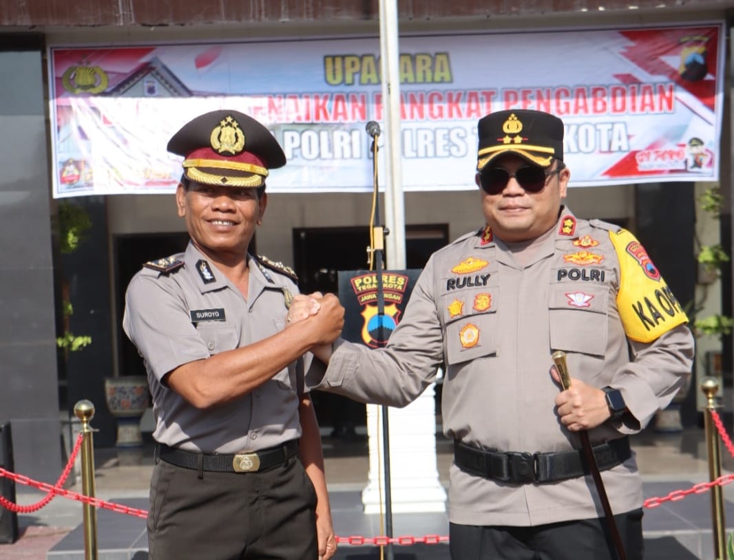 Berdedikasi Tinggi, Kasat Intelkam Polres Tegal Kota Mendapat Kado Kenaikan Pangkat Pengabdian