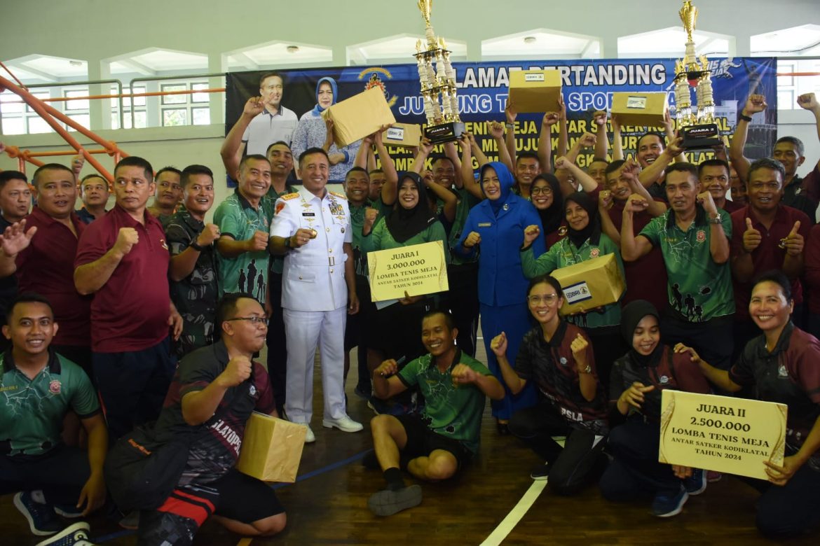 Pusdik Banpurmar Juara Pertandingan Tenis Meja Antar Satker Kodiklatal