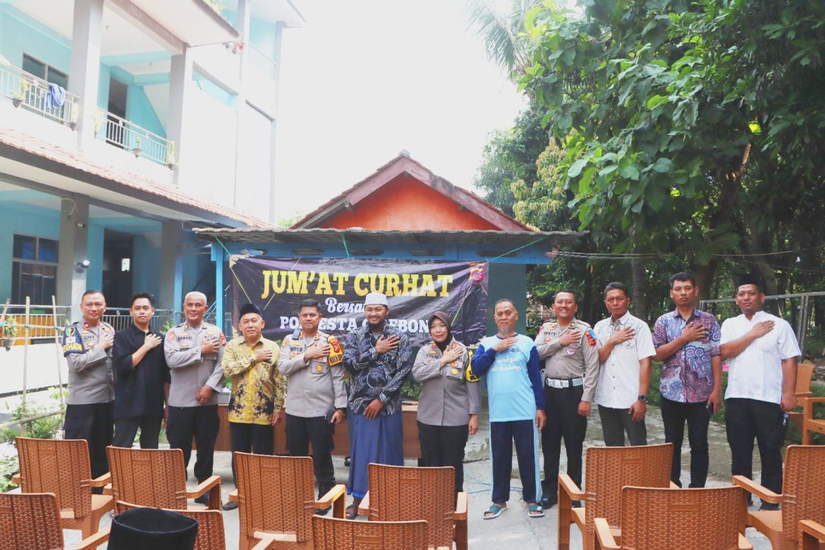 Jum’at Curhat, Polresta Cirebon Temui Para Santri Pondok Pesantren Al Qolam