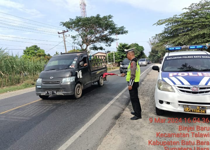 Kasat Lantas Polres Batubara AKP Hotlan W. Siahaan, S.H Pimpin Patroli Kibas Bendera