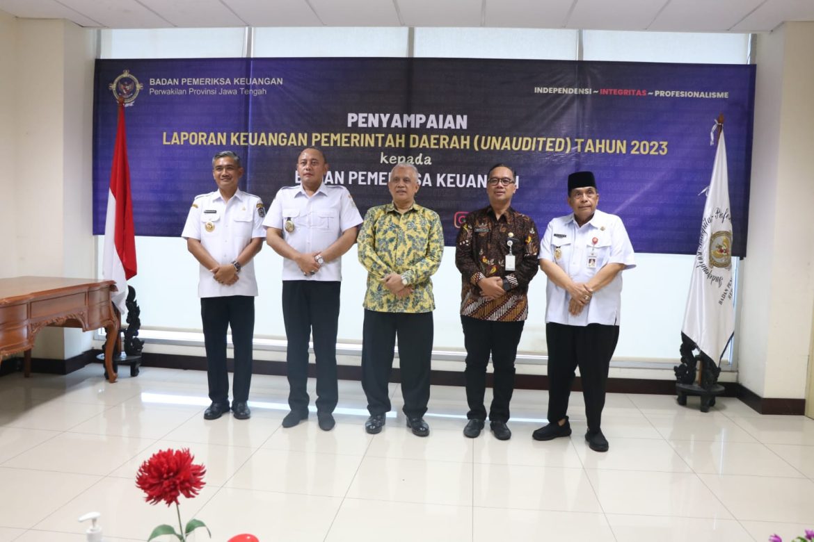 Wali Kota Tegal Serahkan LKPD 2023 kepada BPK RI 