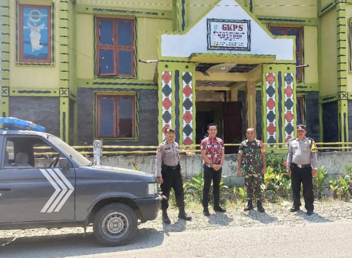 Polsek Kotarih Dan Koramil Patroli Bersama Pam Ibadah Minggu