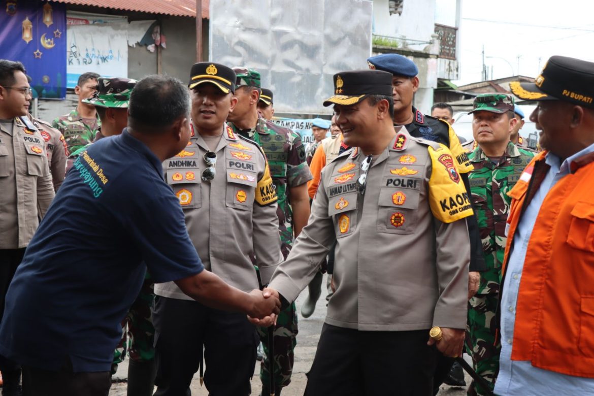 Kunjungi Korban Banjir di Demak, Kapolda Jateng Segera Salurkan Logistik dan Obat – obatan