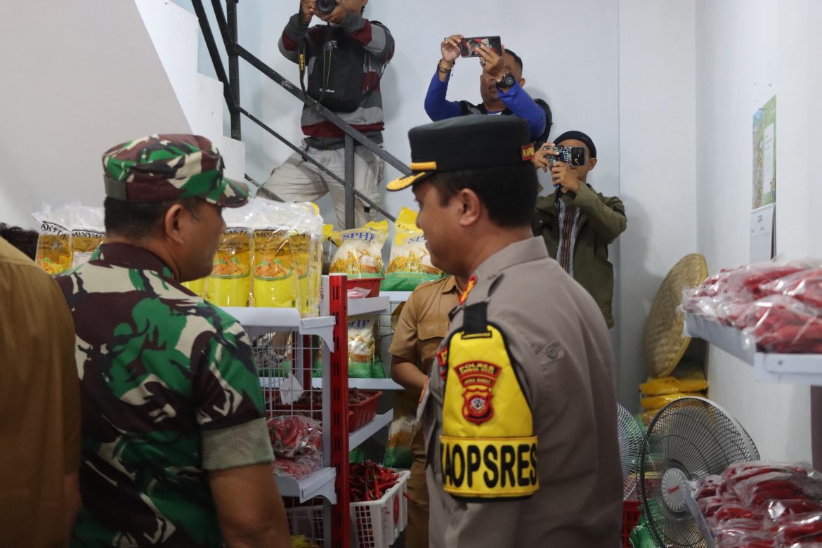 Kapolres Cirebon Kota Hadiri Peresmian Launching ( Waduli ) di Pasar Jagasatru