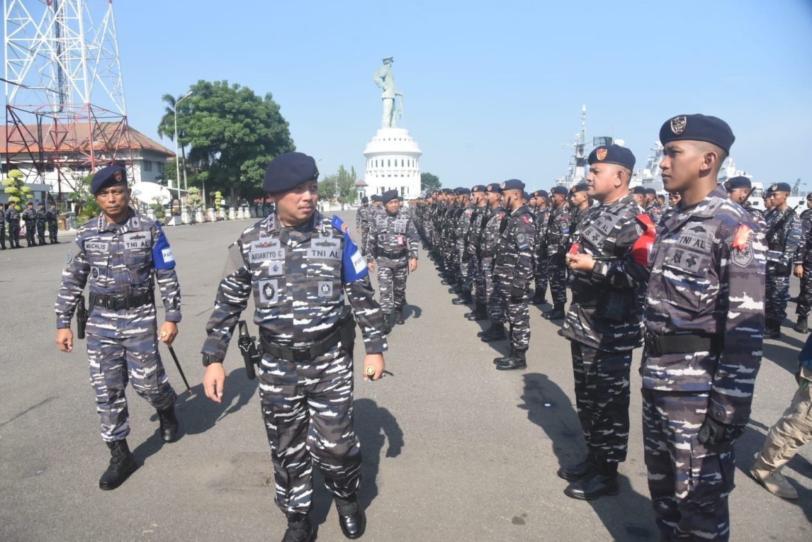 Pangkoarmada II Inspeksi Kesiapan Alutsista dan Prajurit Jelang Latihan Glagaspur Tingkat III