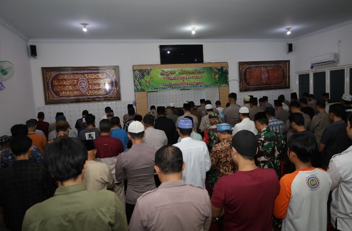 Safari Ramadhan ke Jajaran, Kapolrestabes Surabaya Beri Taliasih untuk Anak Yatim
