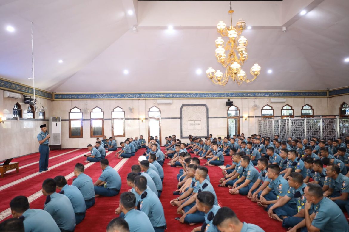 Prajurit Koarmada II Ikuti Kauseri Agama