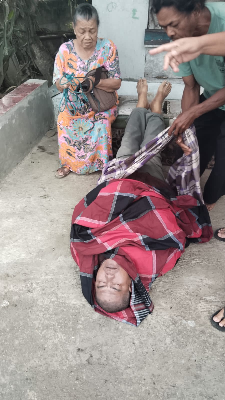 Akibat serangan kera satu warga Meninggal Dunia dan Dua Terluka 