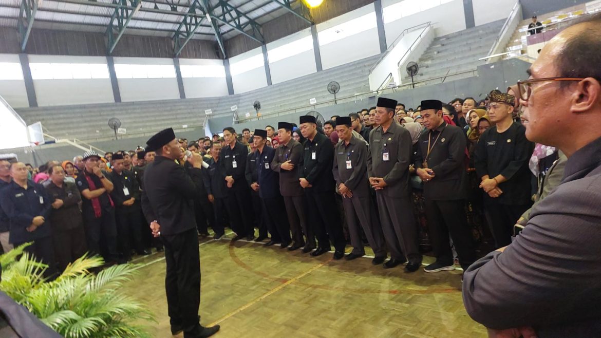Pamitan, Dedy Yon Minta ASN Selalu Kompak