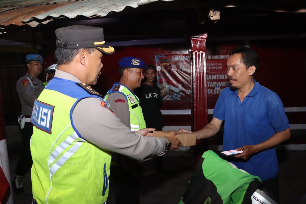 Patroli Sahur, Cara Polresta Cirebon Jaga Kamtibmas Sambil Bangunkan Warga