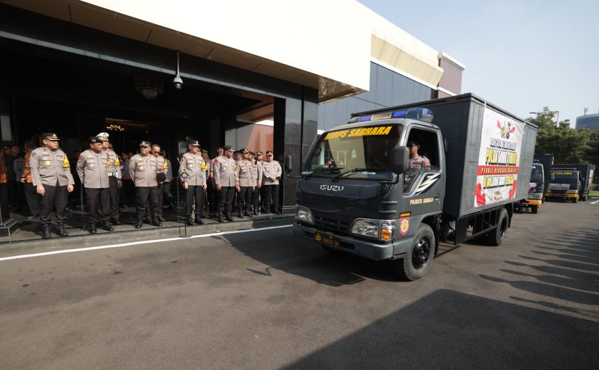 Kapolda Jatim Berangkatkan 50.789 Paket Bantuan Kemanusiaan untuk Warga Terdampak Banjir di Jawa Tengah