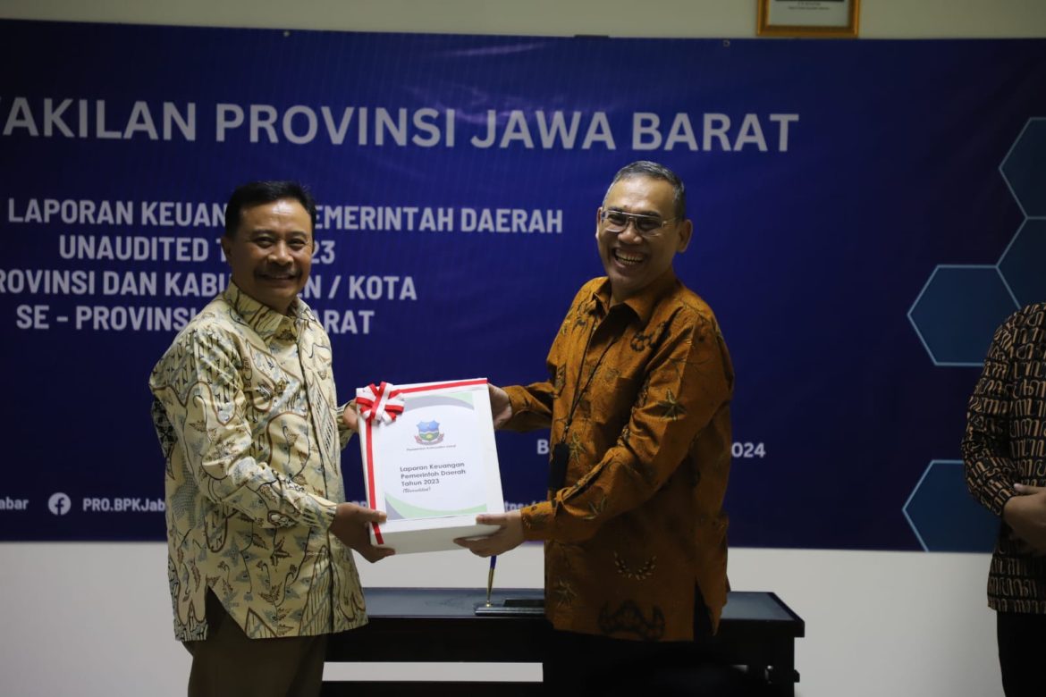 Pj. Bupati Garut Serahkan LKPD “Unaudited”ke BPK RI 