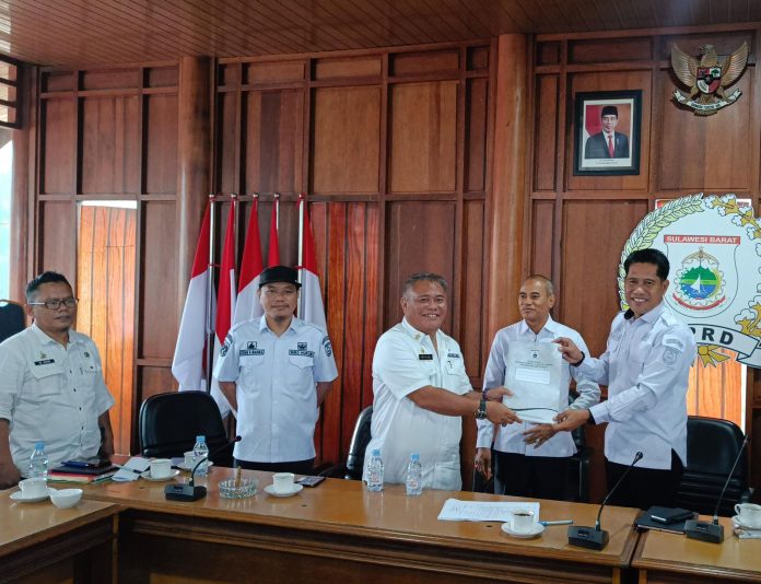 Sertijab, Hamzih Resmi Nahkodai Jabatan Sekretaris DPRD Provinsi Sulbar