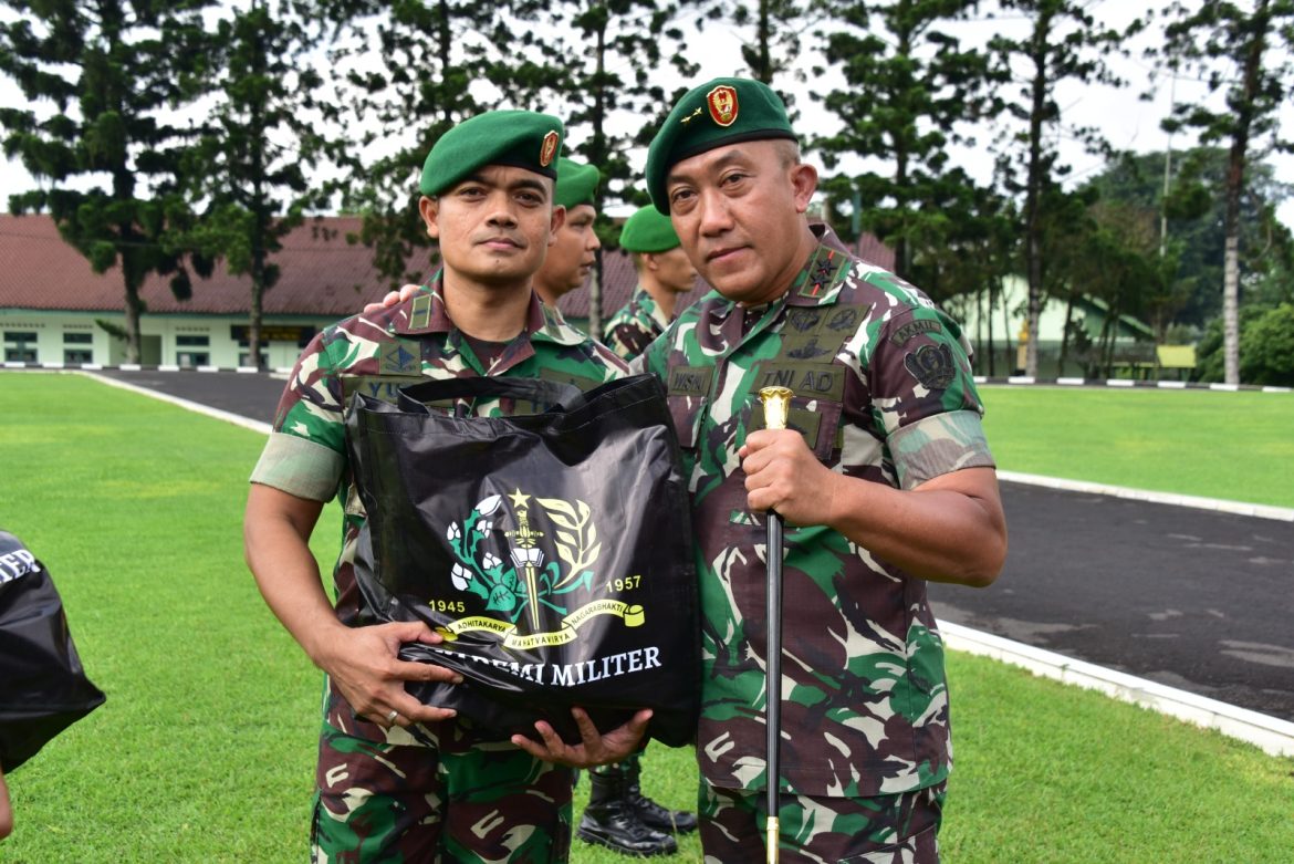 Gubernur Akademi Militer Pimpin Apel Luar Biasa.