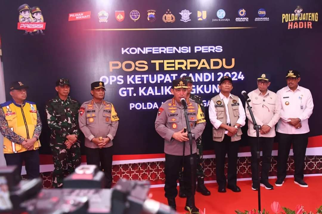 Pangdam IV/Diponegoro Dampingi Panglima TNI Beserta Menko PMK dan Kapolri Tinjau Kesiapan Pelayanan Mudik di Tol Kalikangkung 