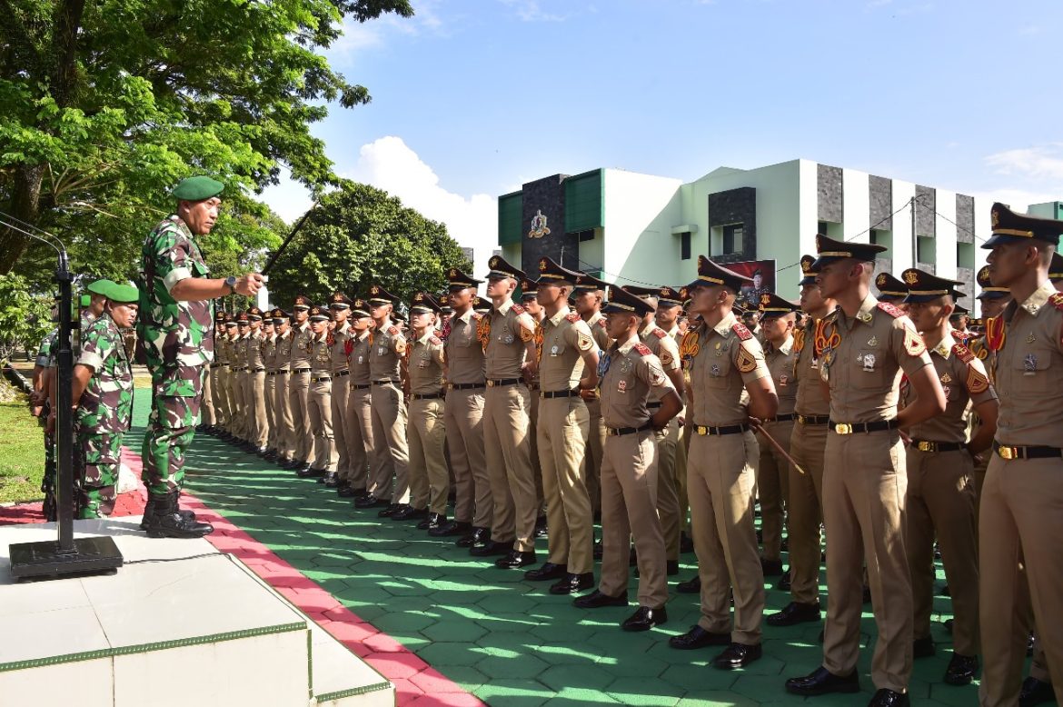 Gubernur Akmil Berangkatkan   Cuti Idul Fitri 1445 H/2024M Taruna Akmil