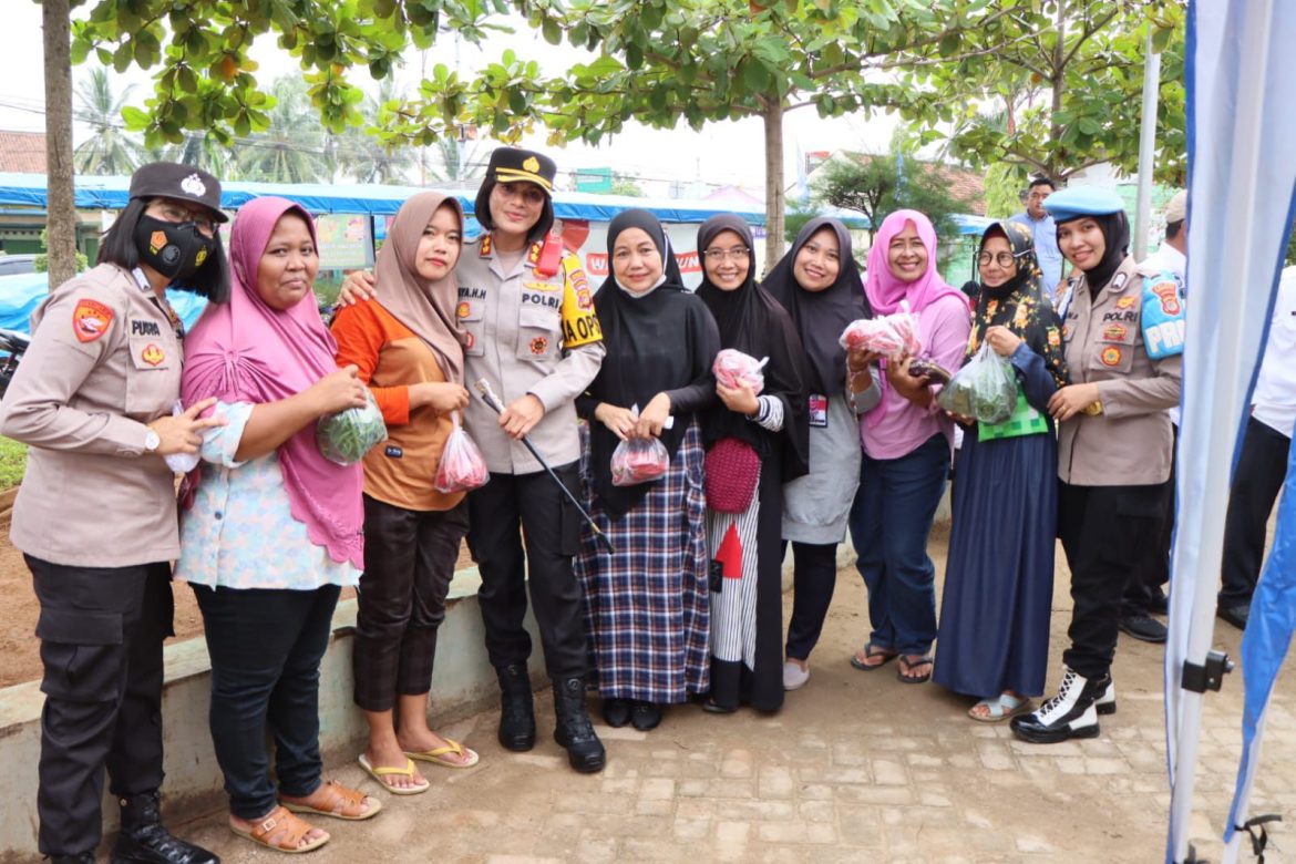 Polres  Pesawaran Gelar Pasar Murah Dan Cek Pasokan LPG Jrlang Lebarsn