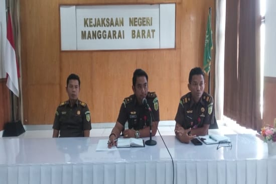 Satuan Khusus Kejaksaan Negeri Manggarai Barat Geledah Dinas PKO Mabar. Ada indikasi Korupsi.