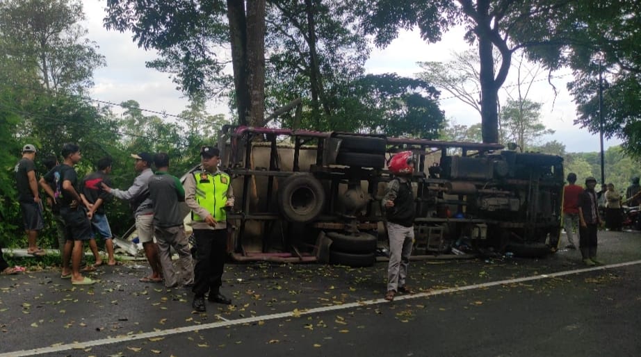 Kecelakaan Lalulintas Sebuah Mobil Truk Box di Pakis Magelang
