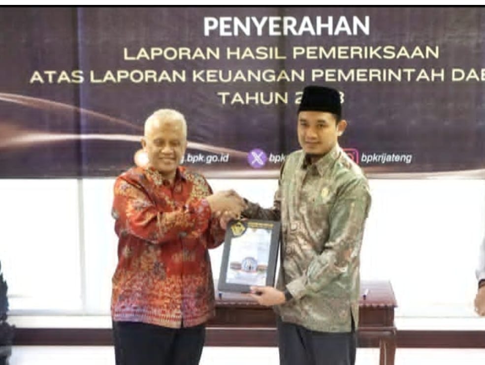 Ketua DPRD Jepara, Haizul Maarif Menerima langsung WTP ke 14 dari BPK Perwakilan Propinsi Jawa Tengah.