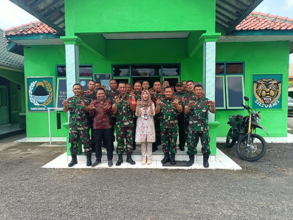 Pabandya Sterdam III/Siliwangi Kunjungi Koramil 0620-04/Losari