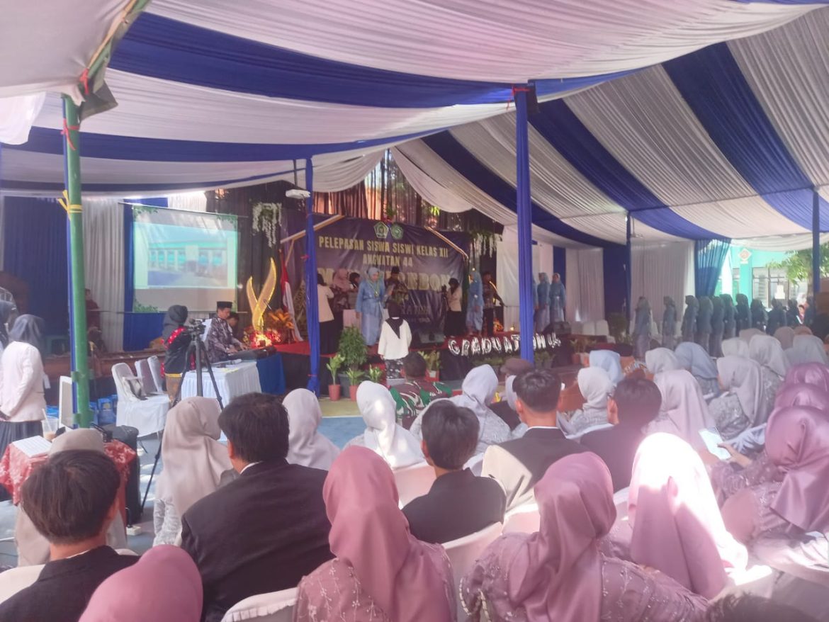 Pelepasan Siswa Siswi Kelas XII Angkatan 44 MAN 1 CIREBON  Berlangsung Kidhmat Meriah . Sebanyak 397  Siswa Yang lulus