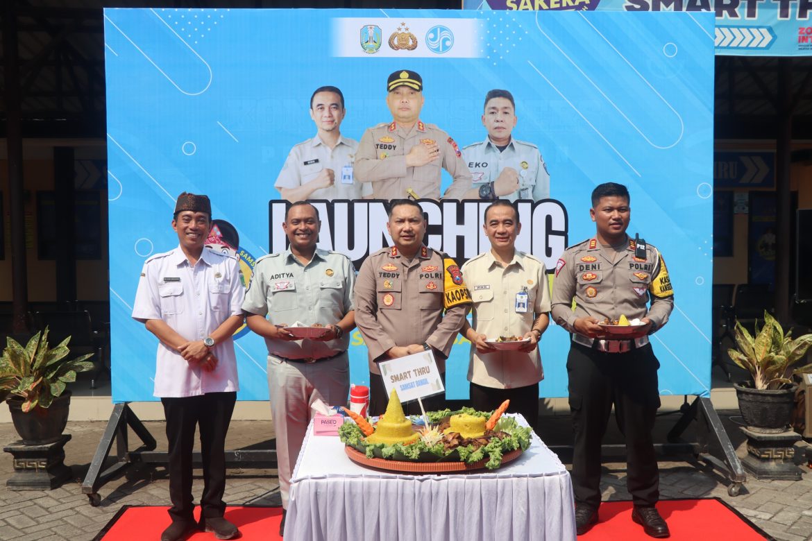 Tingkatkan Pelayanan Publik, Kapolres Pasuruan Resmikan Samsat Smart Thru