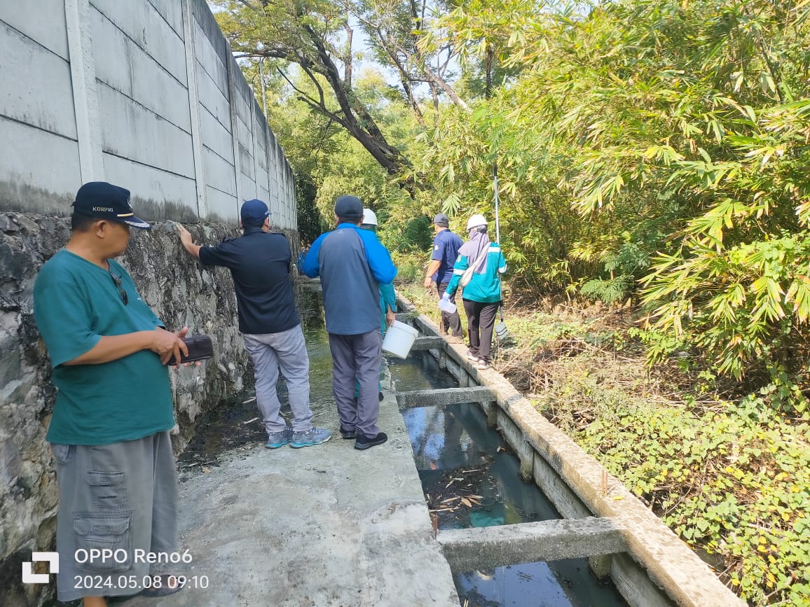 Warga Desa Harjowinangun Kecamatan Godong, Mengeluhkan Air Sumur Yang Tercemar Diduga Dampak Limbah Pabrik Sai Apparel.