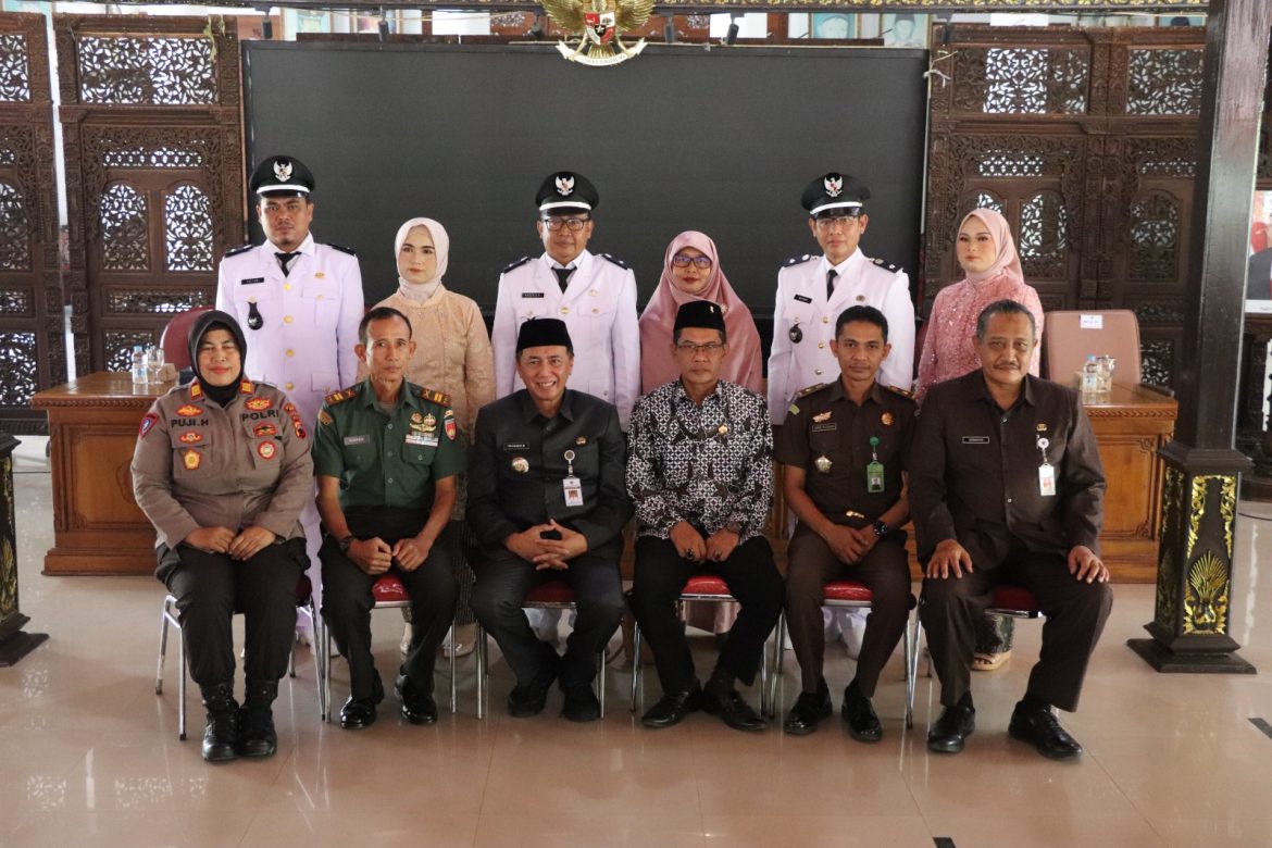 Lantik Tiga Kades, Pj Bupati Ingatkan Jaga Akuntabilitas