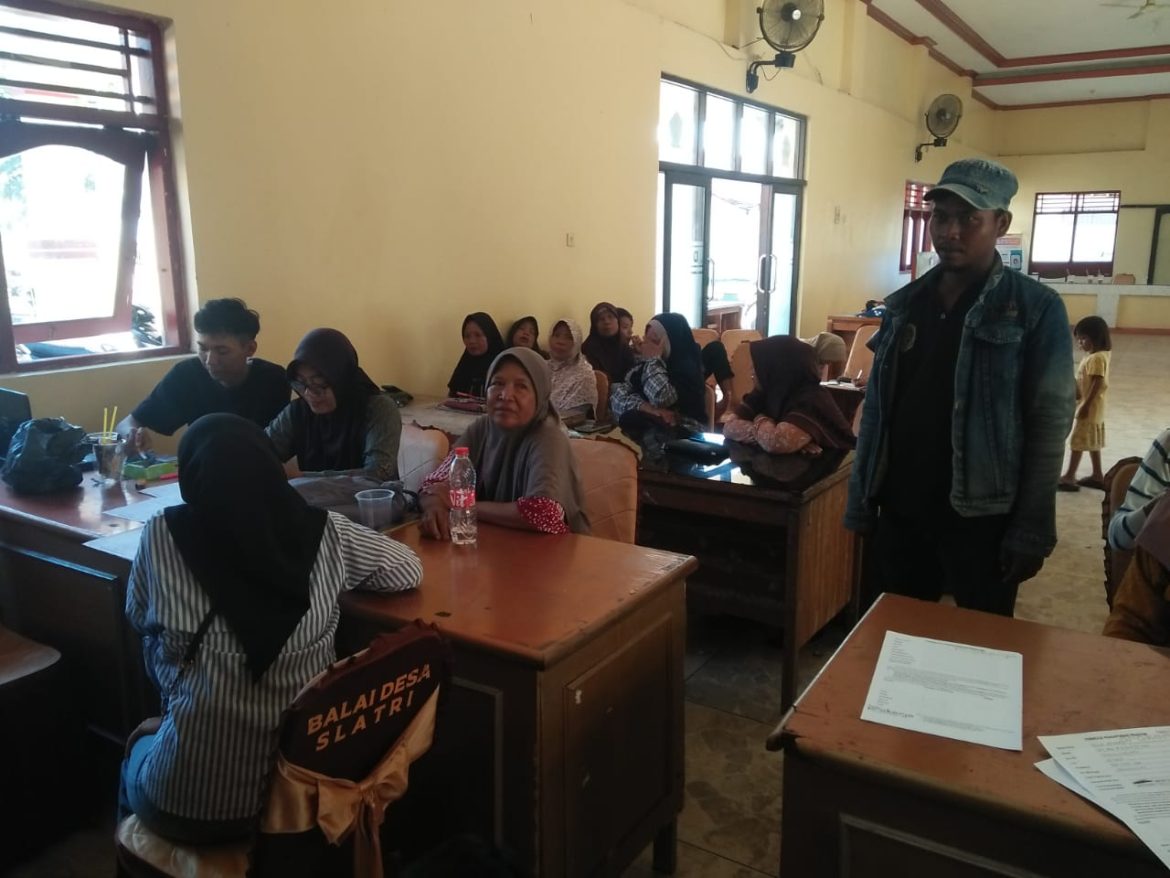 Warga Desa Slatri Brebes Antusias Daftarkan Diri Untuk Memperoleh Bansos Prakerja Gelombang 64 