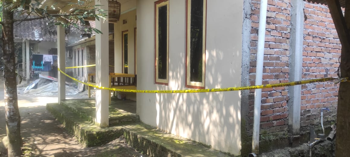 Pria Asal Sleman Bersimbah Darah, Diduga Luka Tusuk Senjata Tajam Temannya saat Bertamu di Magelang