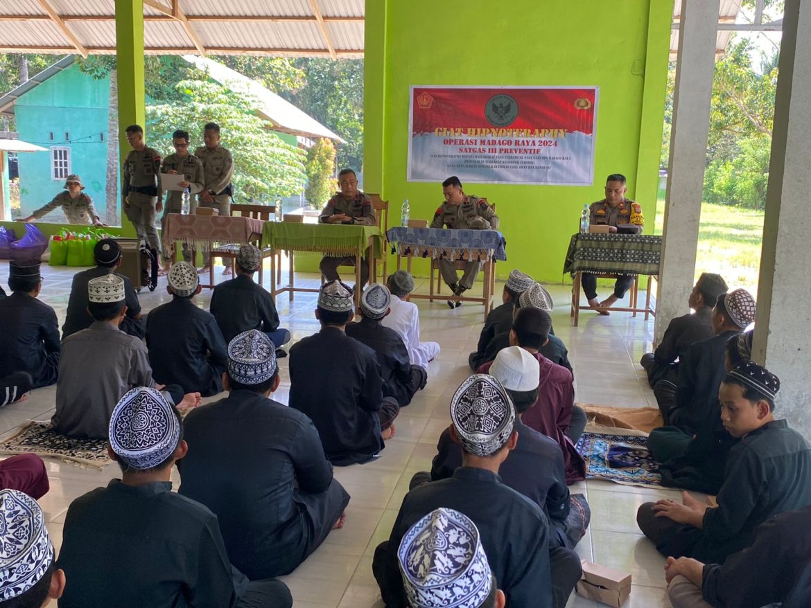 Satgas Madago Raya Lanjutkan Misi Kemanusiaan, Gelar Hipnoterapi di Ponpes Al-Fatah Kalora