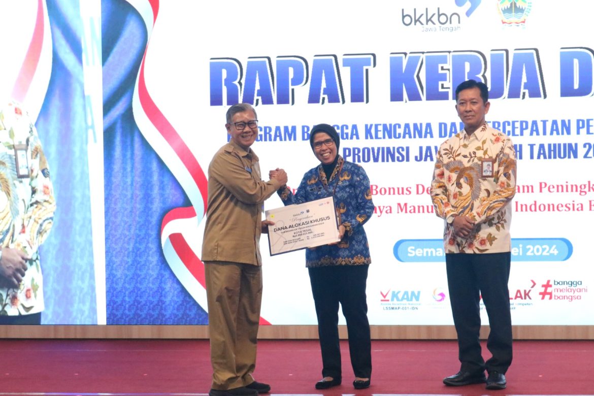Dukung Program Bangga Kencana dan Percepatan Penurunan Stunting di Jateng, BKKBN RI Serahkan DAK