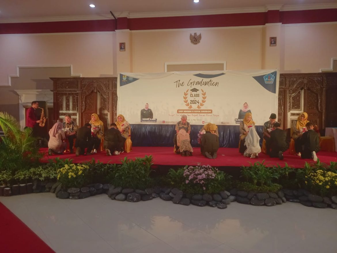 Perpisahan siswa kelas IX SMP N 8 KOTA CIREBON bertema The Happy Graduation Class of 2024 SMP N 8 Kota Cirebon Merajut Asa Satukan Rasa Menjadi Generasi Penerus Bangsa