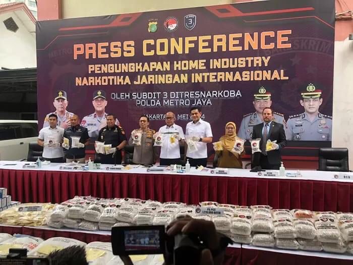 Polda Metro Jaya Bongkar Pabrik Narkotika Berkedok Bengkel di Bogor