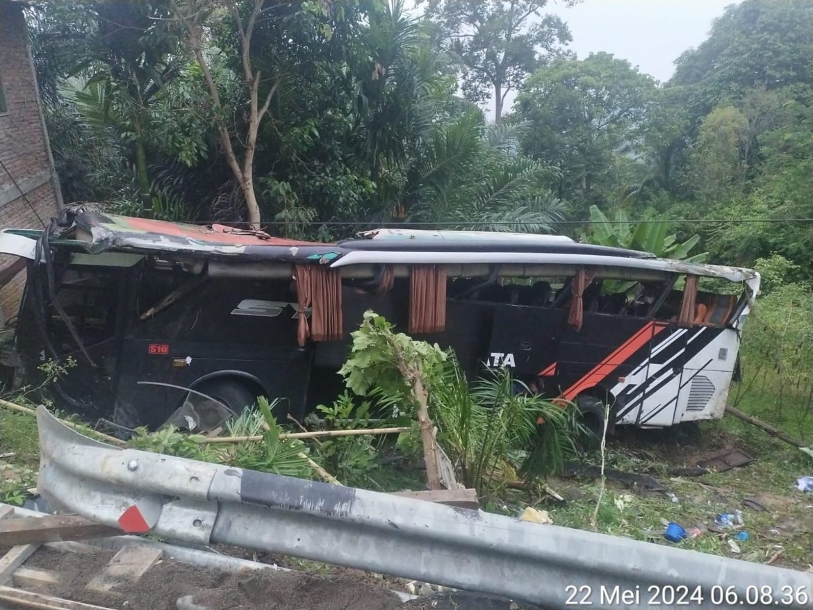 Polres Tanggamus Tangani Bus Pariwisata Kecelakaan, 6 Luka Berat