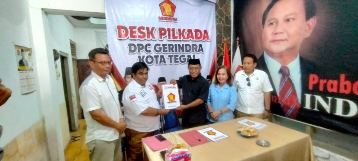UsTol, Mendaftarkan Diri Sebagai Bacalon Wakil walikota Lewat Partai Gerindra. 