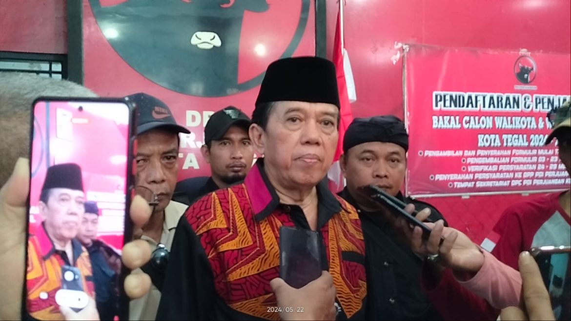 Ketua LSM Abang Tidar Eri Sujana Serahkan Formulir Bacalon Walikota Ke Kantor DPC PDIP