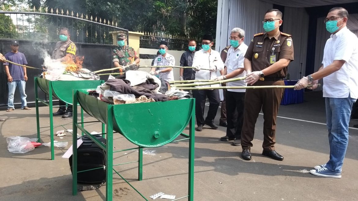 Kejari Kabupaten Tangerang Musnahkan Barang Bukti Perkara Inkracht Van Gewijsde