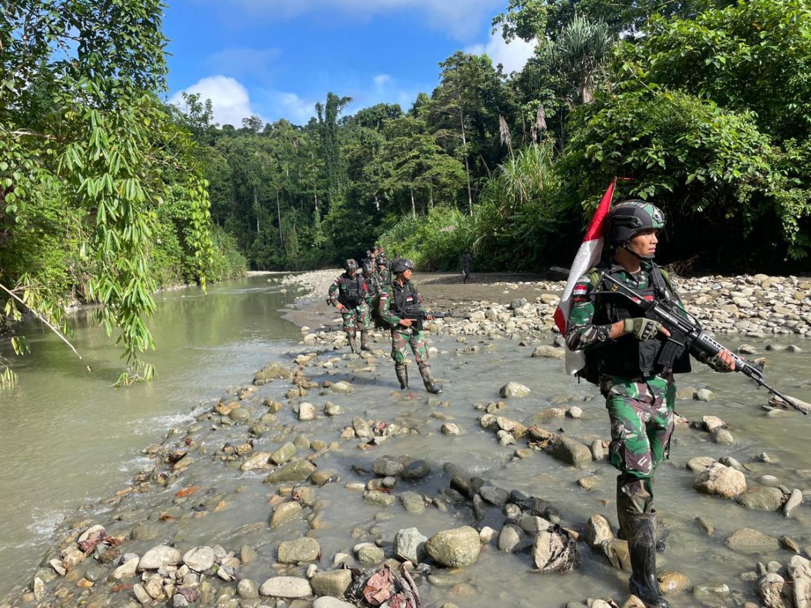 Jaga Kedaulatan Negara, Satgas Pamtas Statis RI – PNG Yonif 122/TS Gelar Patroli Patok MM 4.1 di Perbatasan Indonesia – Papua Nugini